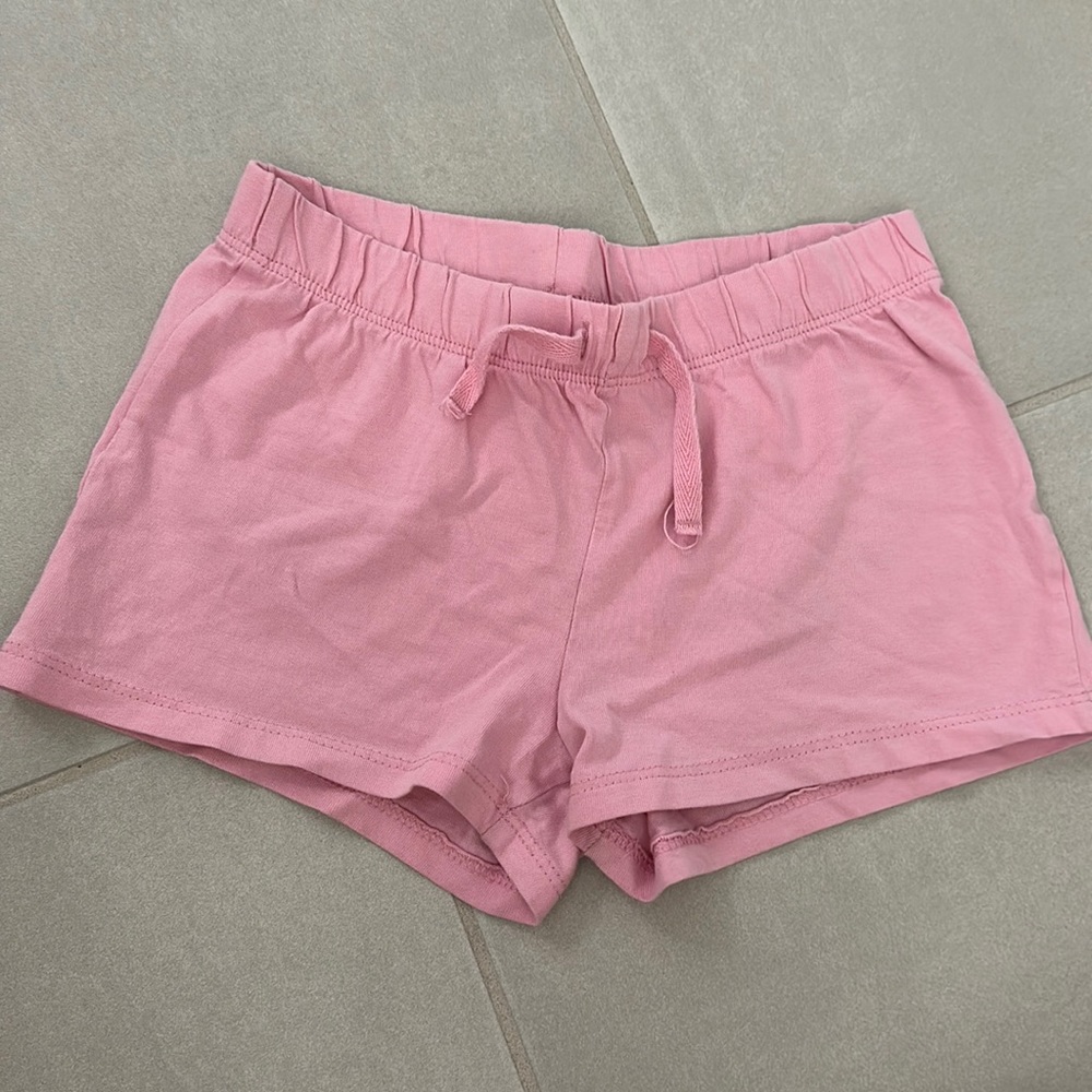 Girls H&M shorts, size 6-7. Like new